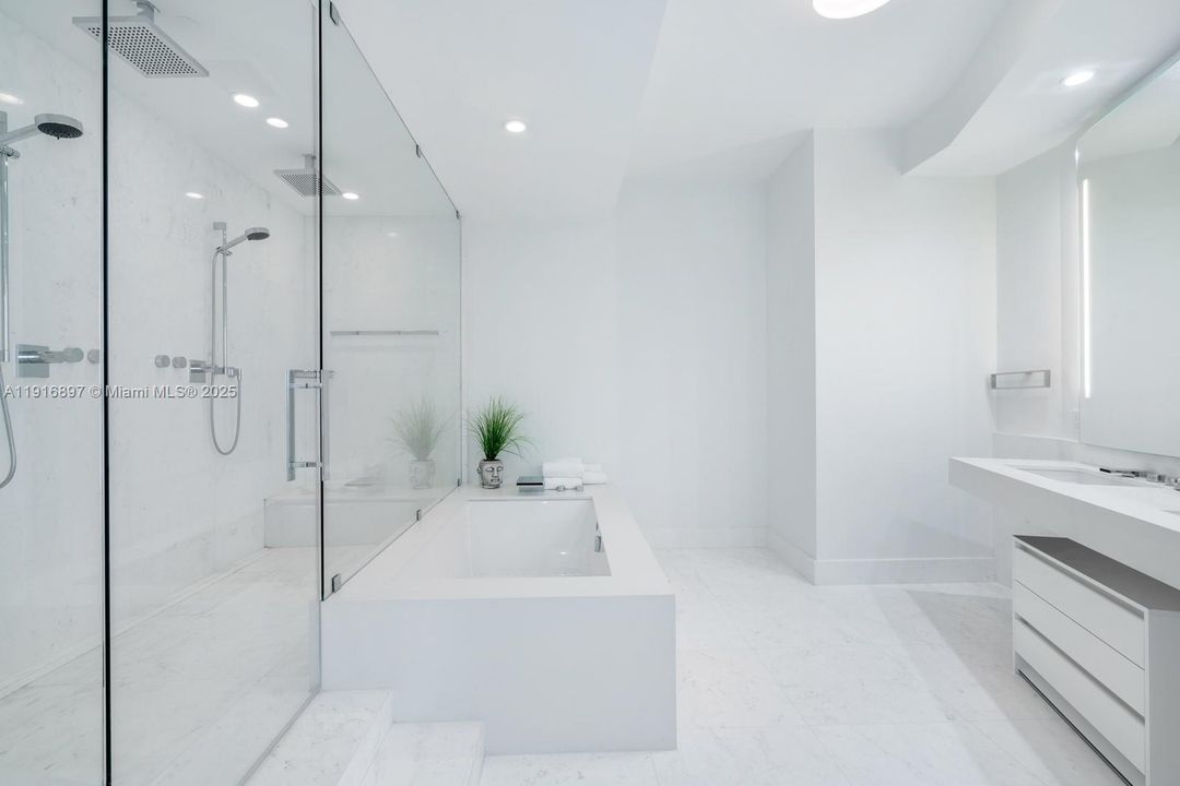 For Sale: $7,950,000 (3 beds, 4 baths, 3555 Square Feet)