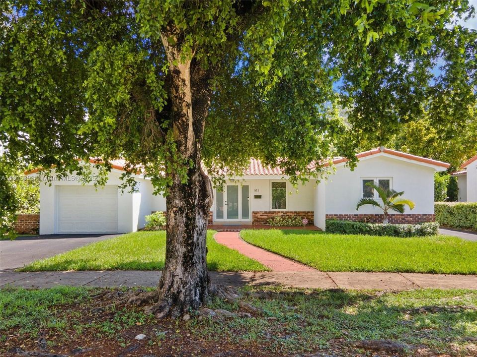 For Sale: $1,475,000 (3 beds, 2 baths, 1654 Square Feet)