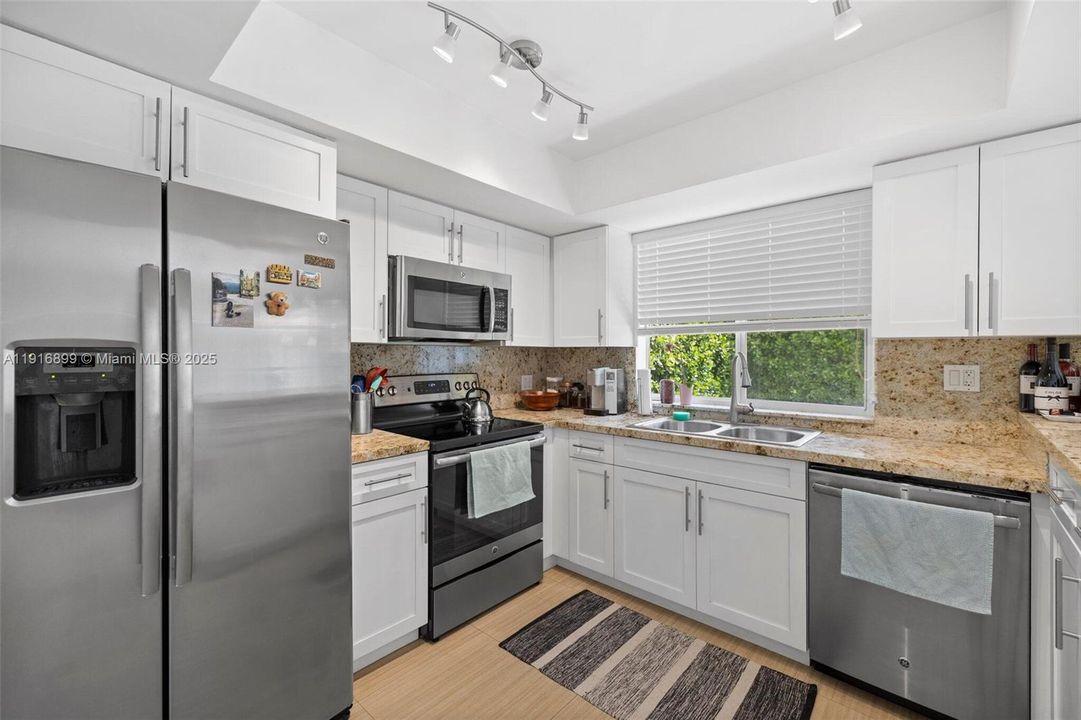 For Sale: $1,475,000 (3 beds, 2 baths, 1654 Square Feet)