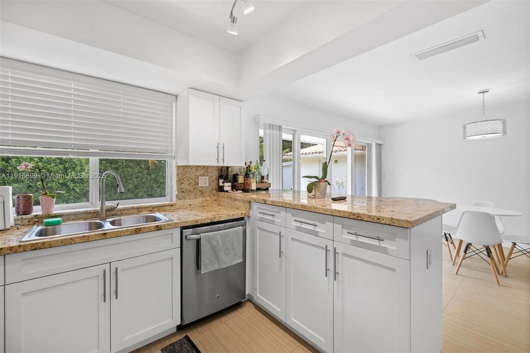 For Sale: $1,475,000 (3 beds, 2 baths, 1654 Square Feet)