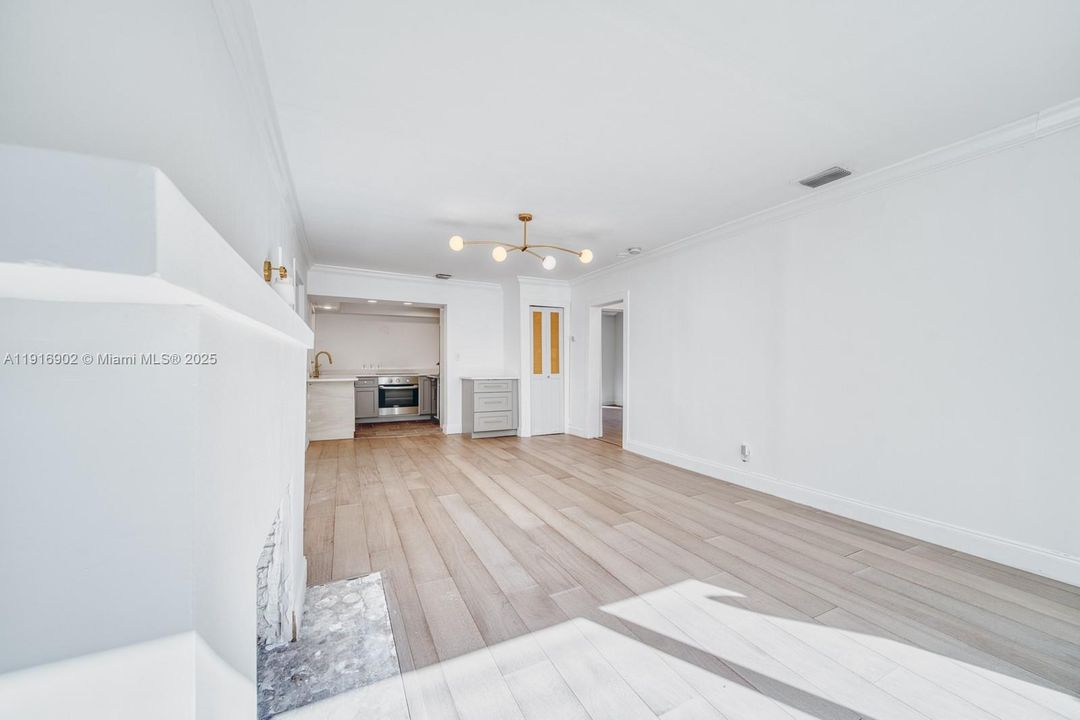 For Rent: $4,900 (3 beds, 2 baths, 1128 Square Feet)