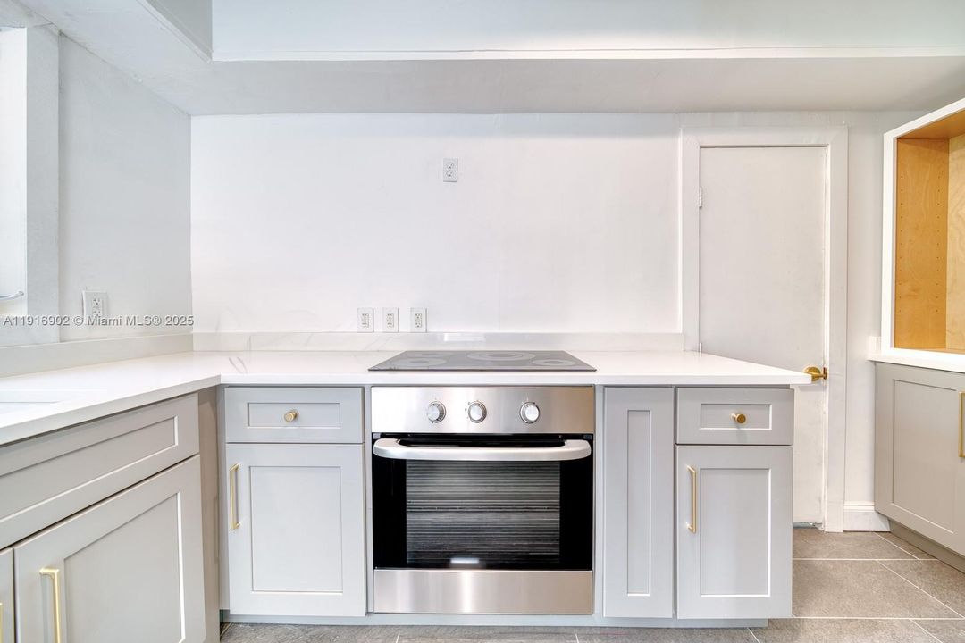 For Rent: $4,900 (3 beds, 2 baths, 1128 Square Feet)