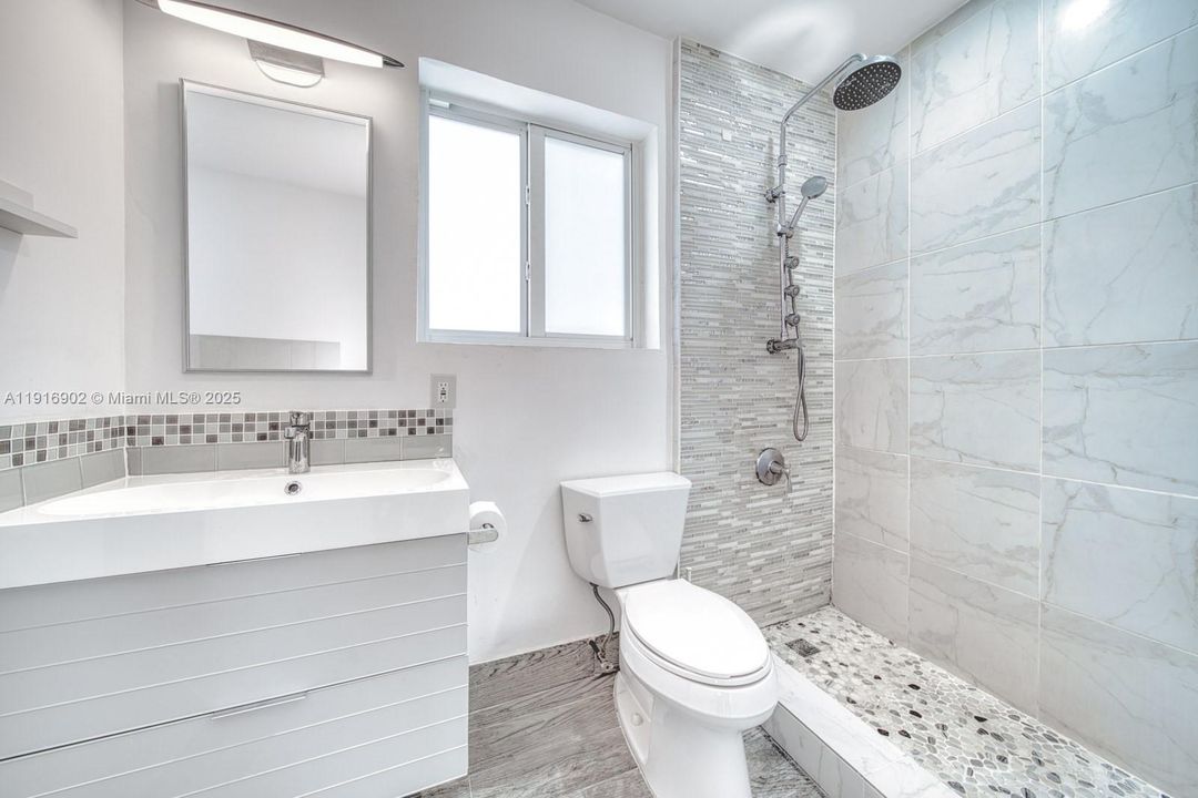 For Rent: $4,900 (3 beds, 2 baths, 1128 Square Feet)