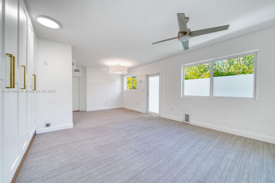 For Rent: $4,900 (3 beds, 2 baths, 1128 Square Feet)