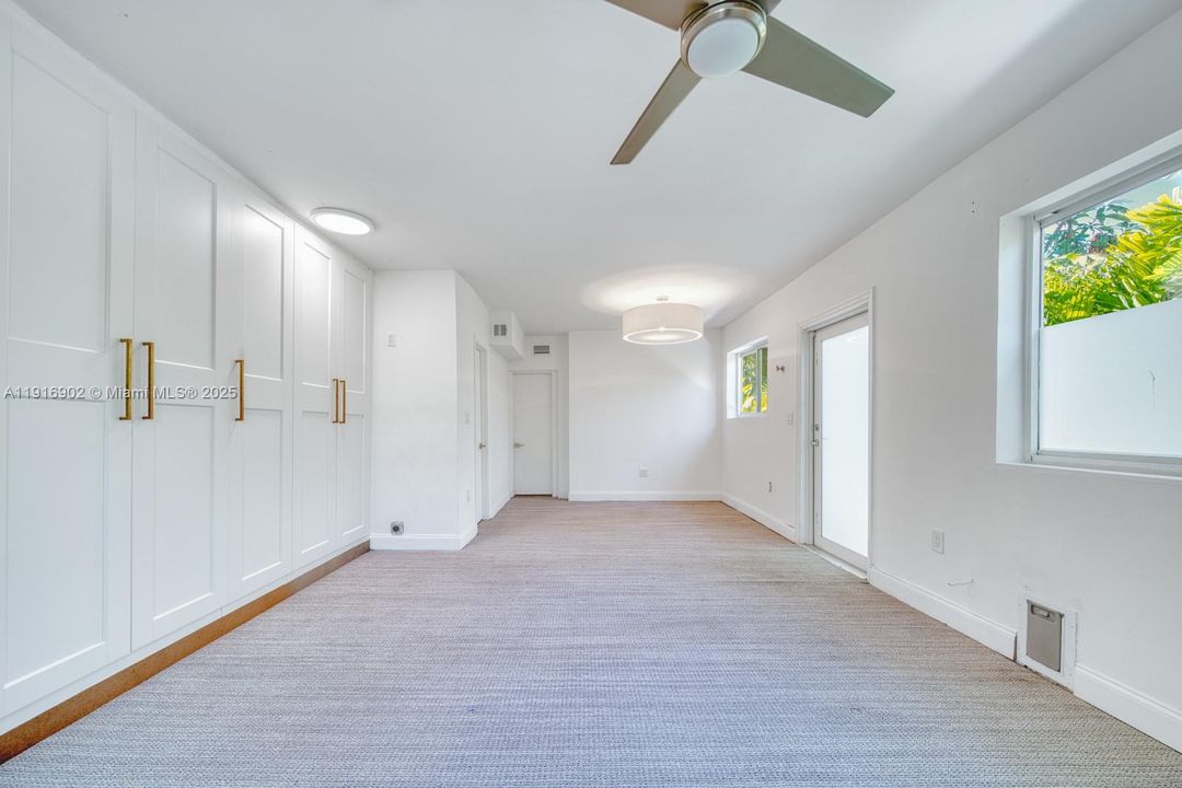 For Rent: $4,900 (3 beds, 2 baths, 1128 Square Feet)