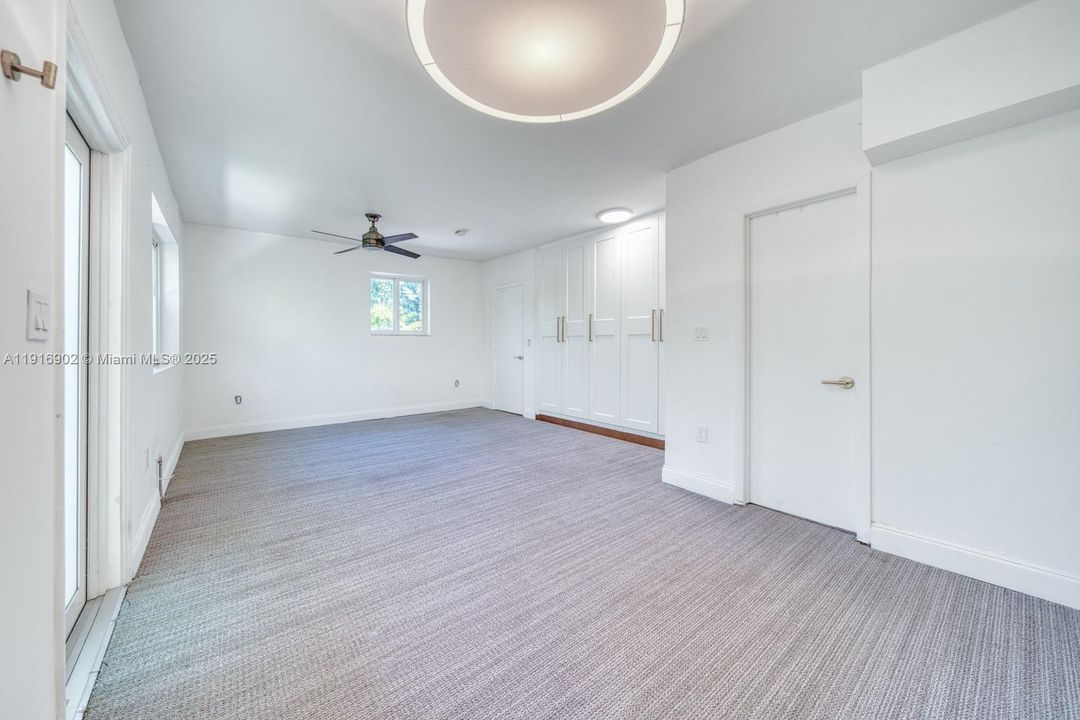 For Rent: $4,900 (3 beds, 2 baths, 1128 Square Feet)