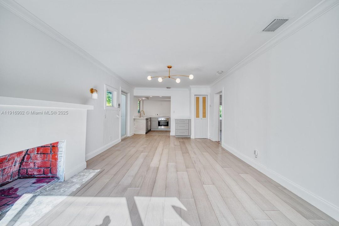 For Rent: $4,900 (3 beds, 2 baths, 1128 Square Feet)