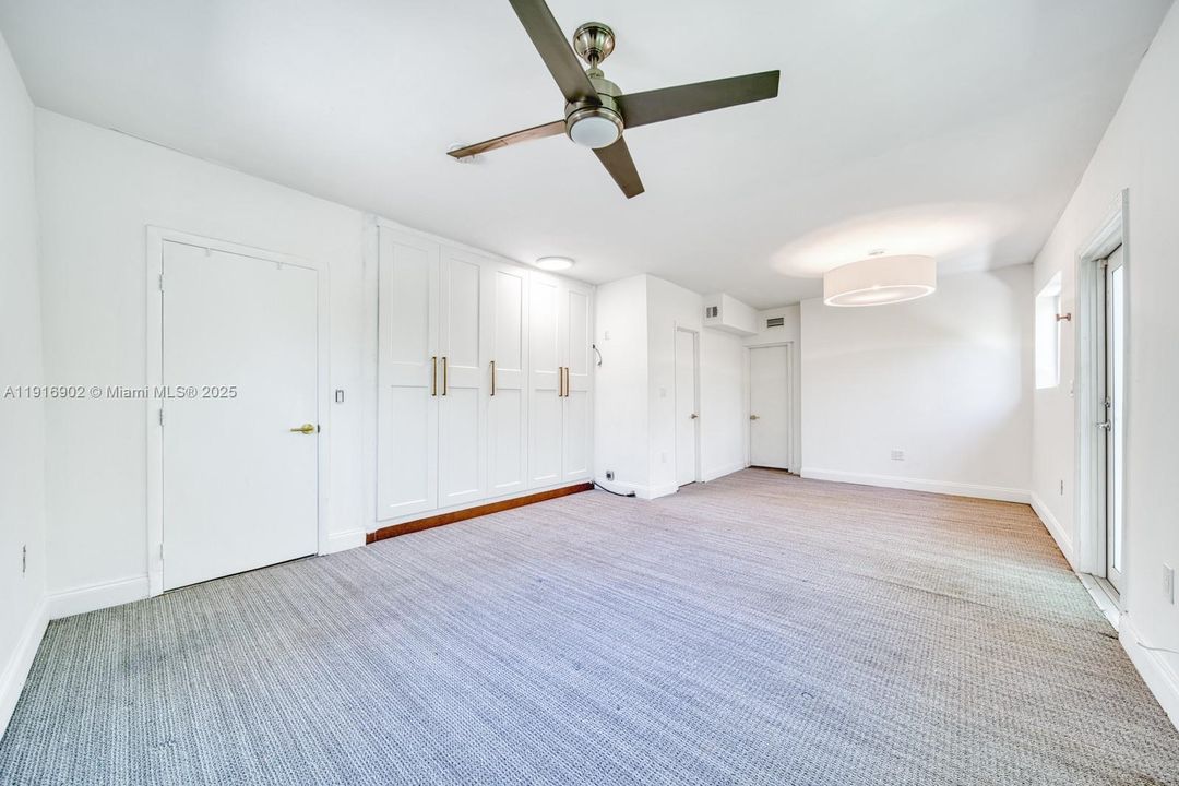 For Rent: $4,900 (3 beds, 2 baths, 1128 Square Feet)