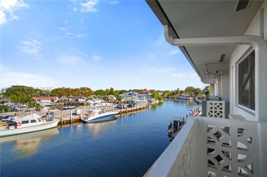 待售: $245,000 (1 贝兹, 1 浴室, 709 平方英尺)