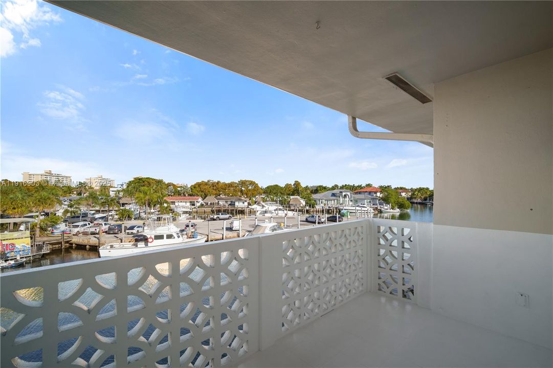 待售: $245,000 (1 贝兹, 1 浴室, 709 平方英尺)