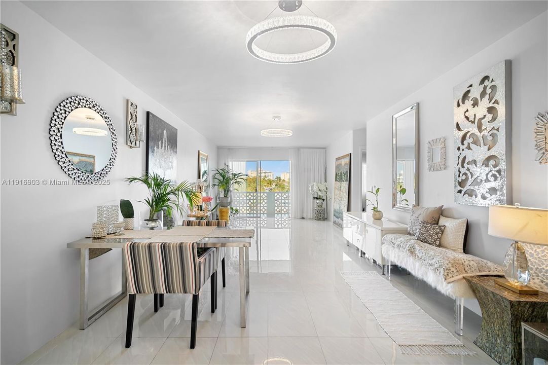 待售: $245,000 (1 贝兹, 1 浴室, 709 平方英尺)