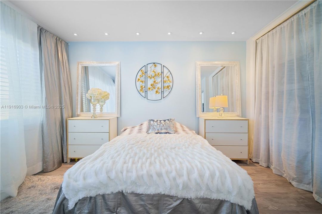 待售: $245,000 (1 贝兹, 1 浴室, 709 平方英尺)