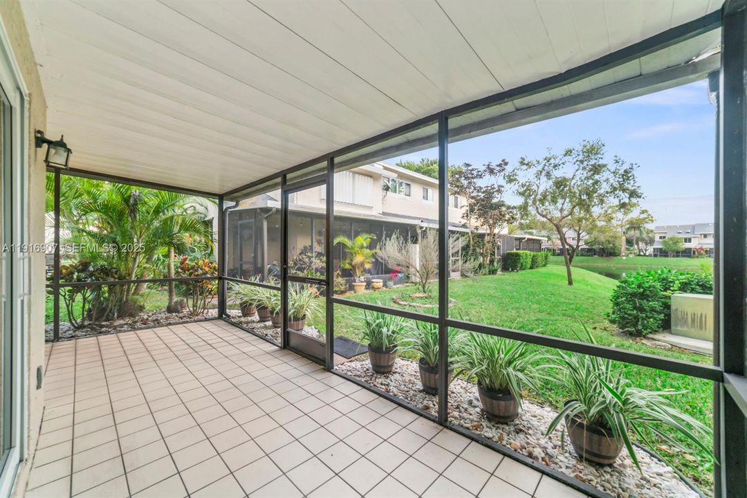 For Sale: $469,999 (3 beds, 2 baths, 1954 Square Feet)