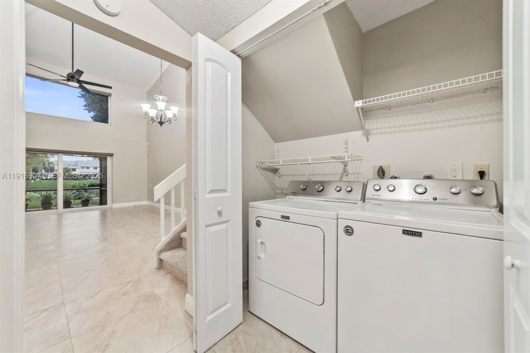 For Sale: $469,999 (3 beds, 2 baths, 1954 Square Feet)