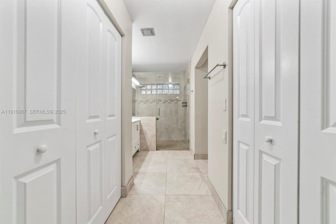 For Sale: $469,999 (3 beds, 2 baths, 1954 Square Feet)