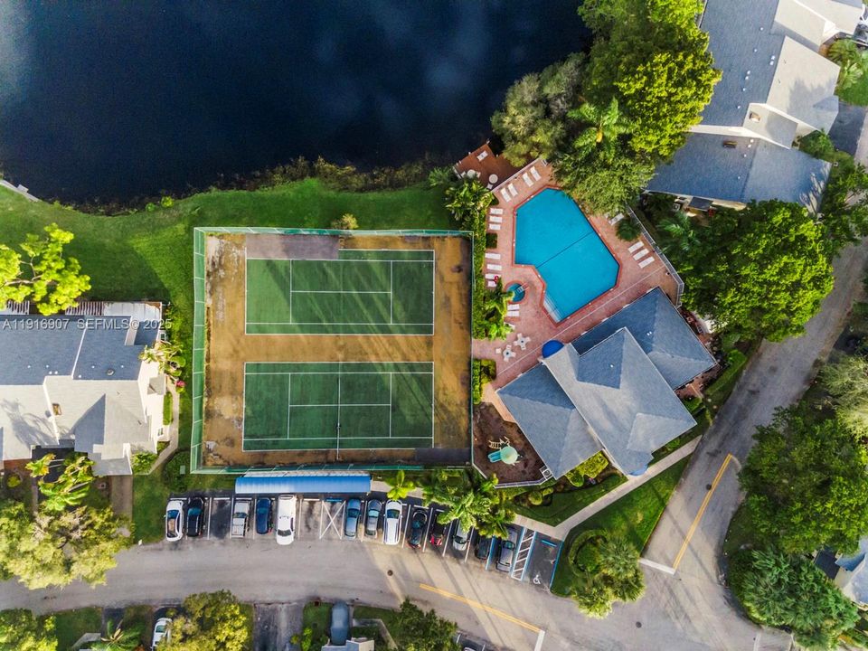 For Sale: $469,999 (3 beds, 2 baths, 1954 Square Feet)