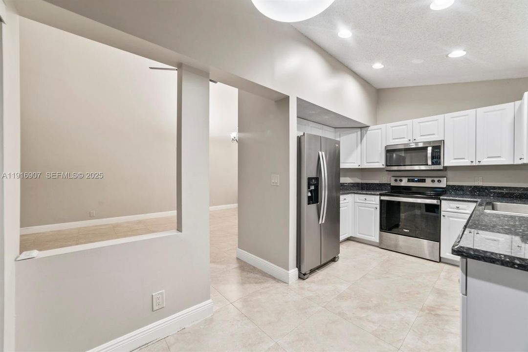 For Sale: $469,999 (3 beds, 2 baths, 1954 Square Feet)
