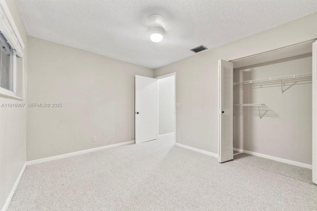 For Sale: $469,999 (3 beds, 2 baths, 1954 Square Feet)