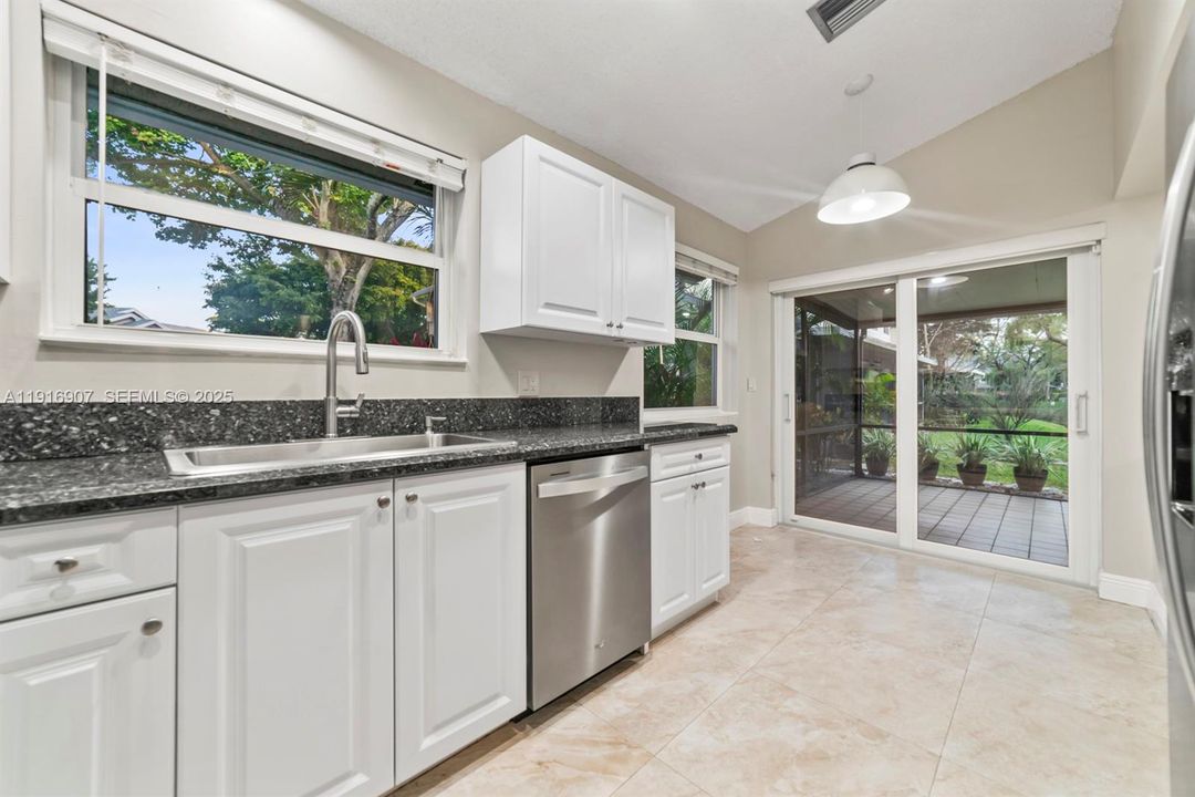 For Sale: $469,999 (3 beds, 2 baths, 1954 Square Feet)