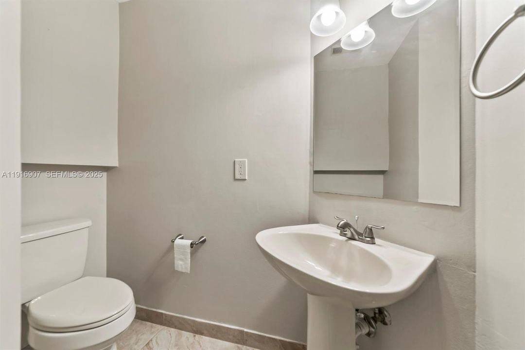 For Sale: $469,999 (3 beds, 2 baths, 1954 Square Feet)