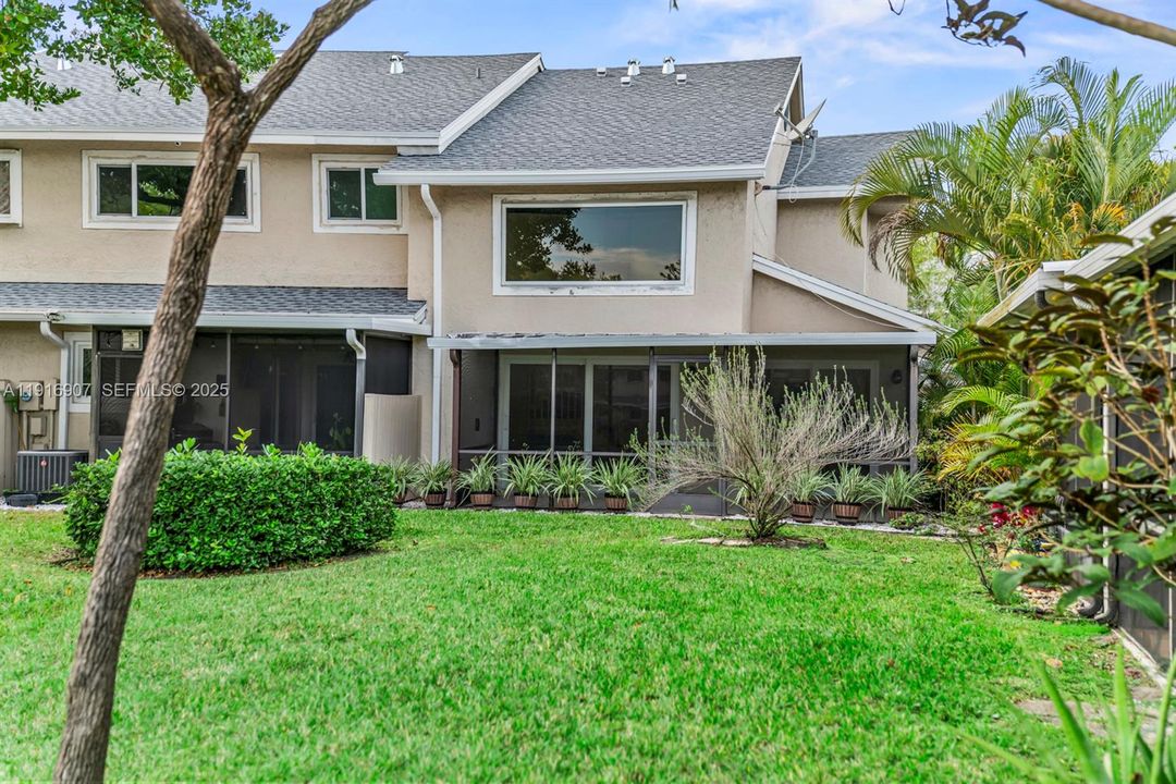 For Sale: $469,999 (3 beds, 2 baths, 1954 Square Feet)