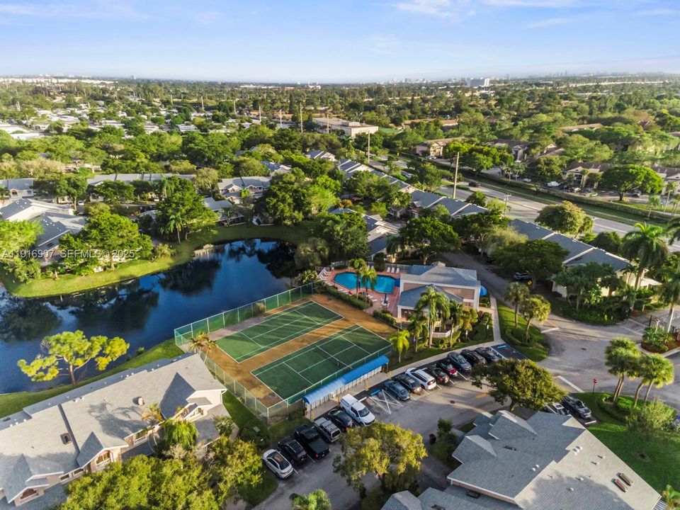 For Sale: $469,999 (3 beds, 2 baths, 1954 Square Feet)