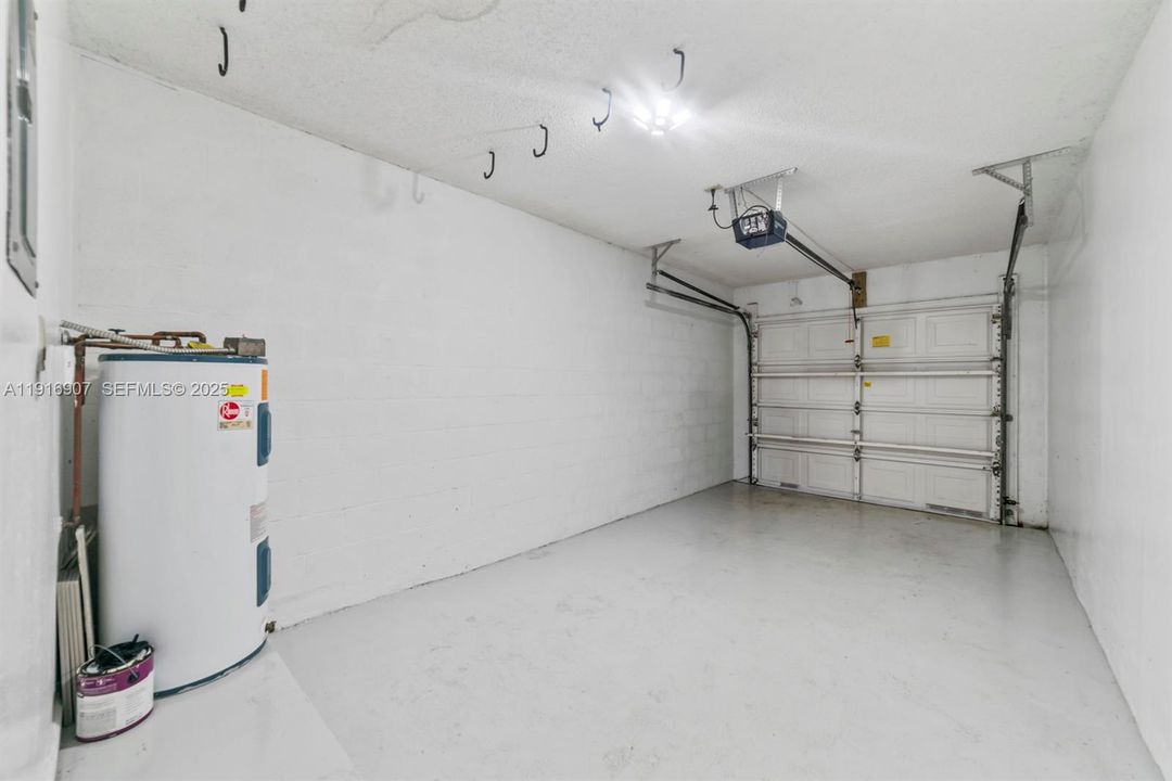 For Sale: $469,999 (3 beds, 2 baths, 1954 Square Feet)