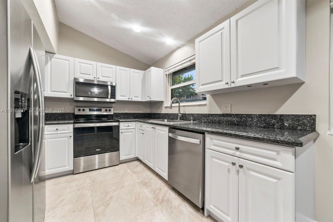 For Sale: $469,999 (3 beds, 2 baths, 1954 Square Feet)