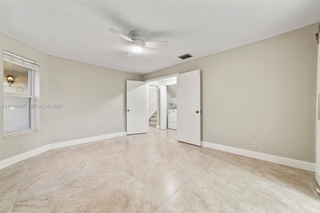 For Sale: $469,999 (3 beds, 2 baths, 1954 Square Feet)