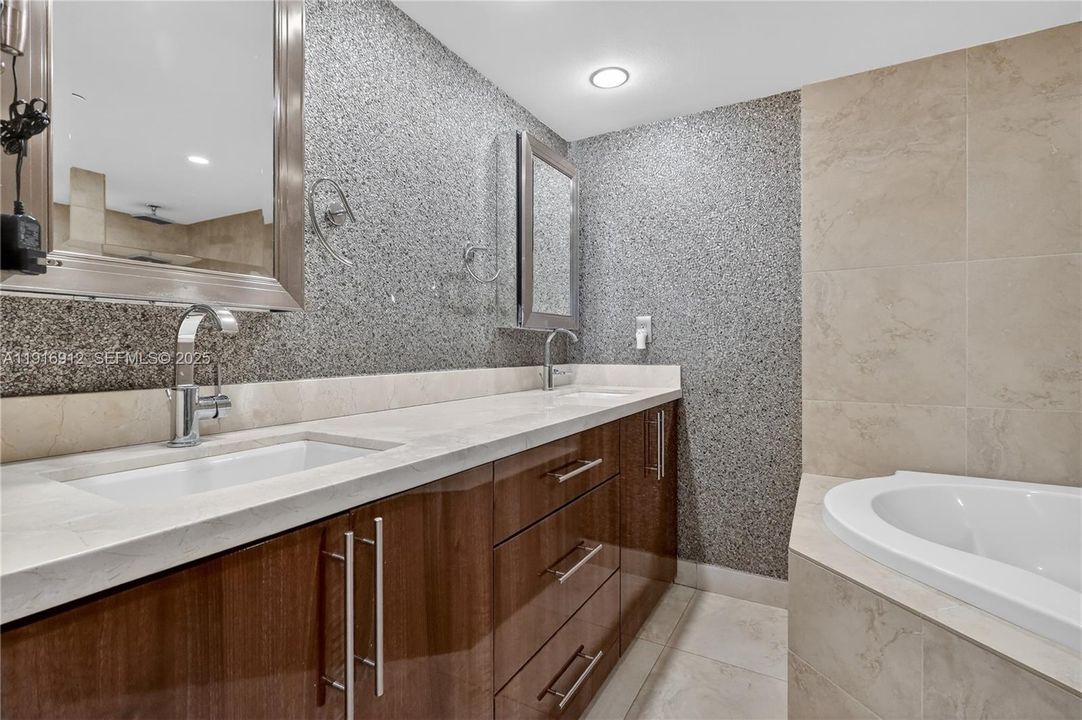 En Venta: $449,000 (2 camas, 2 baños, 1469 Pies cuadrados)