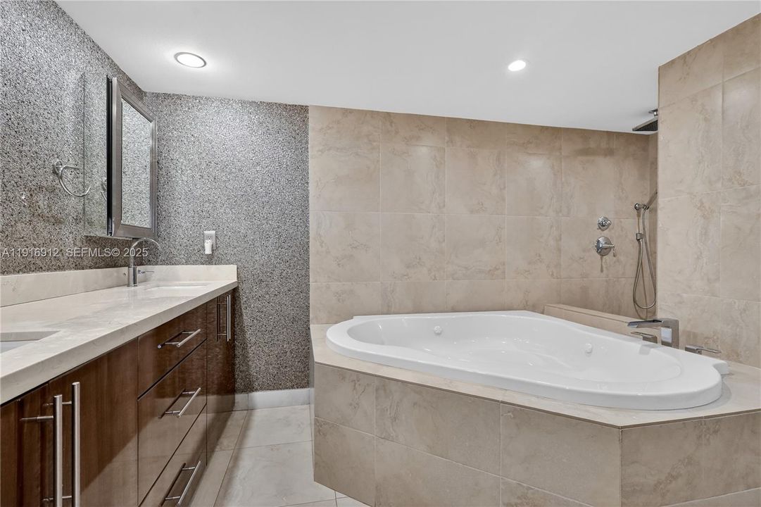 En Venta: $449,000 (2 camas, 2 baños, 1469 Pies cuadrados)