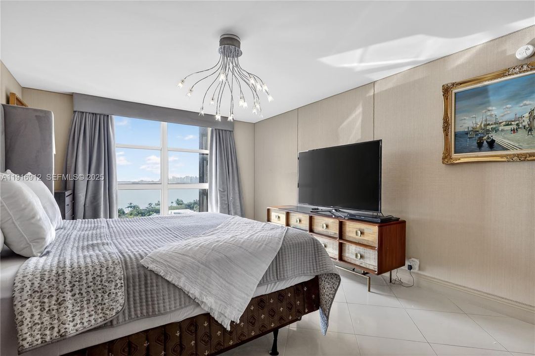 En Venta: $449,000 (2 camas, 2 baños, 1469 Pies cuadrados)