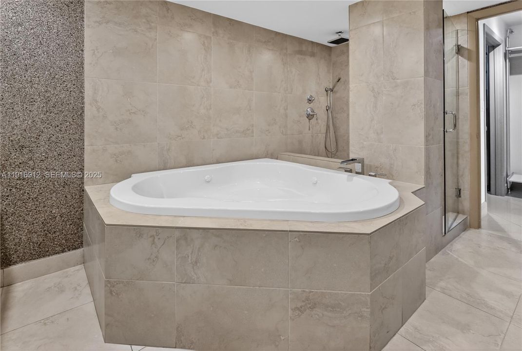 En Venta: $449,000 (2 camas, 2 baños, 1469 Pies cuadrados)