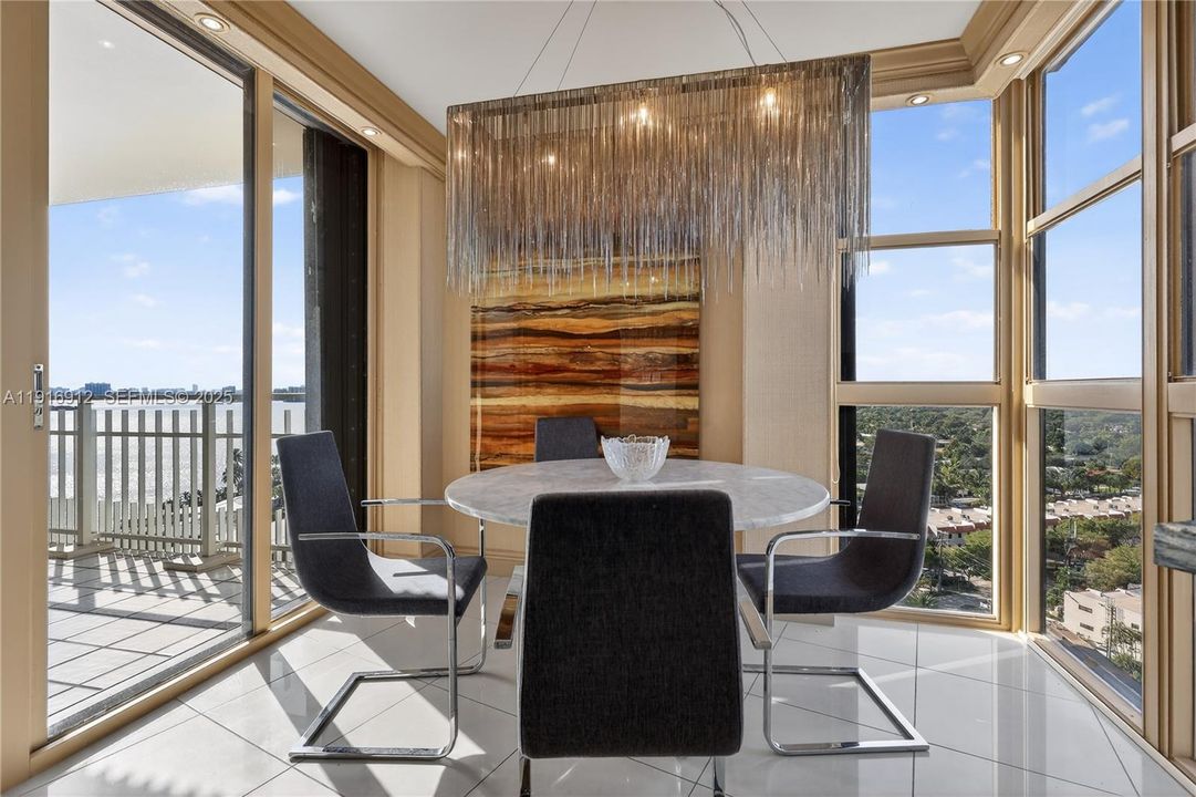 En Venta: $449,000 (2 camas, 2 baños, 1469 Pies cuadrados)