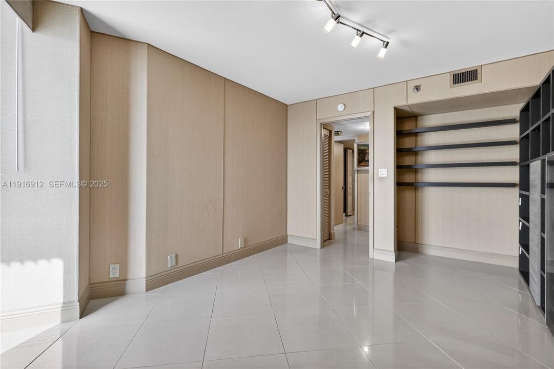 En Venta: $449,000 (2 camas, 2 baños, 1469 Pies cuadrados)