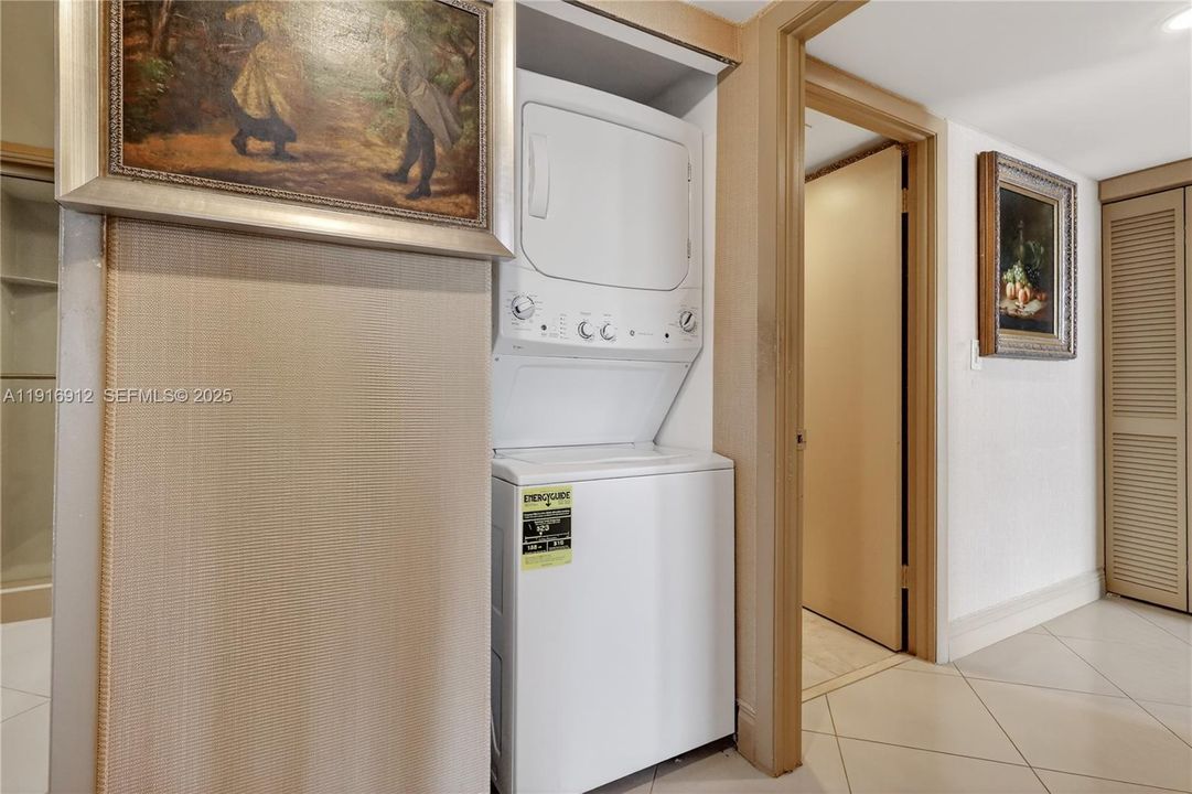 En Venta: $449,000 (2 camas, 2 baños, 1469 Pies cuadrados)