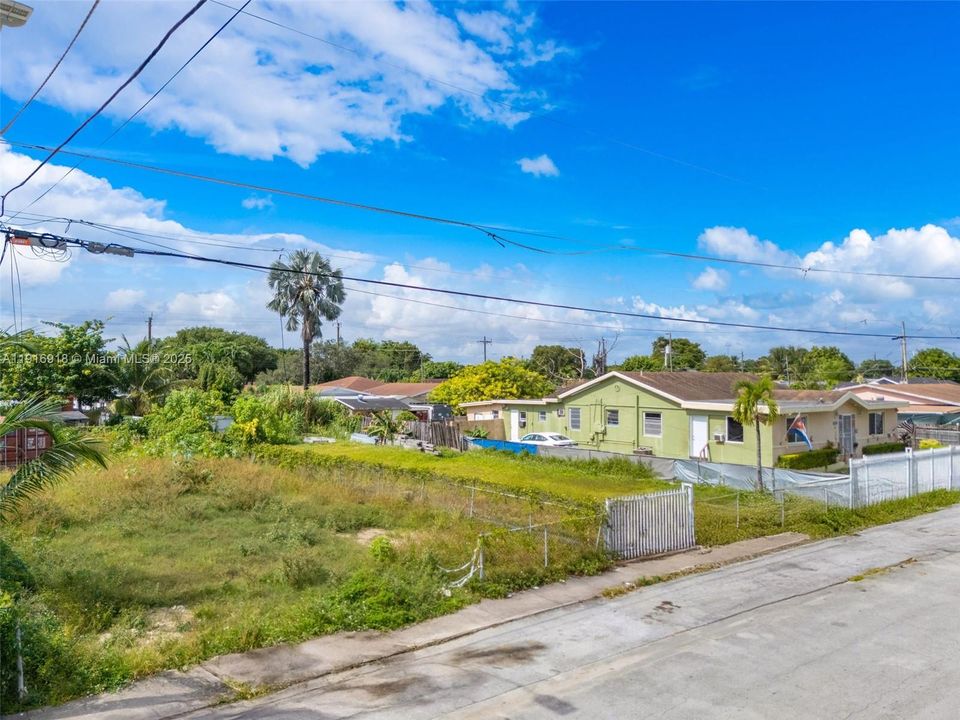 For Sale: $305,000 (0.12 acres)