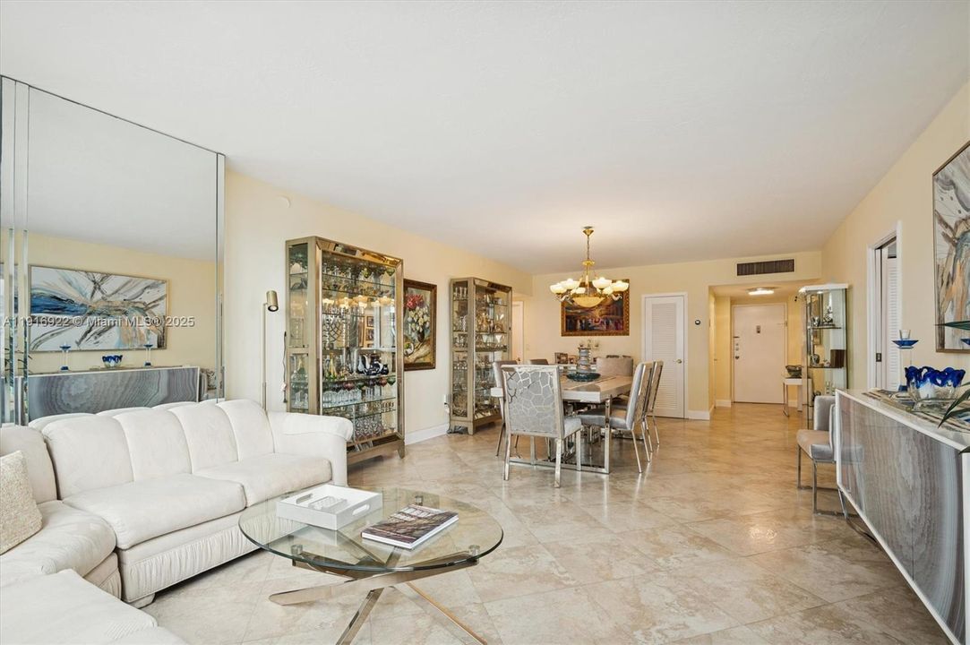 For Sale: $535,000 (2 beds, 2 baths, 1281 Square Feet)