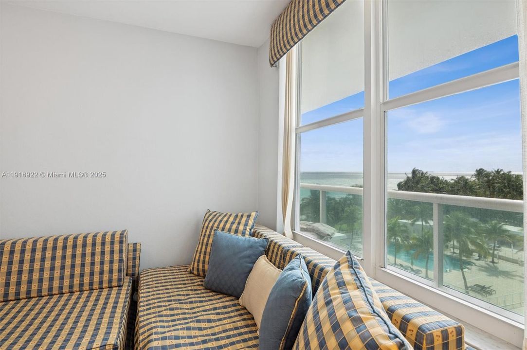 For Sale: $535,000 (2 beds, 2 baths, 1281 Square Feet)