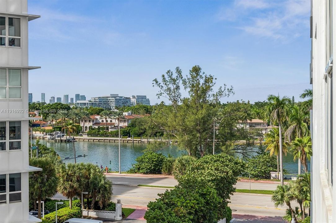 For Sale: $535,000 (2 beds, 2 baths, 1281 Square Feet)