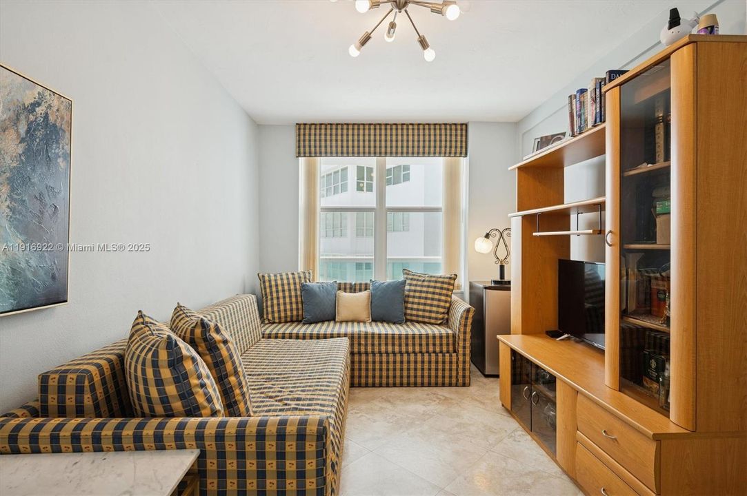 For Sale: $535,000 (2 beds, 2 baths, 1281 Square Feet)