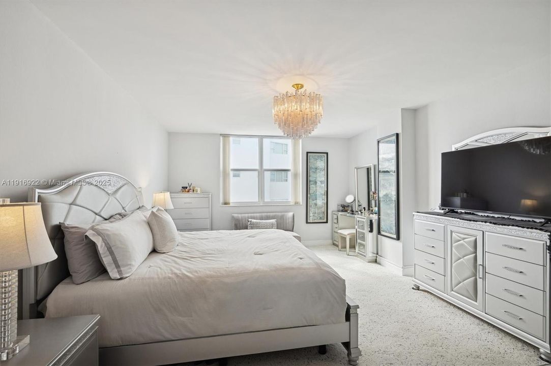 For Sale: $535,000 (2 beds, 2 baths, 1281 Square Feet)