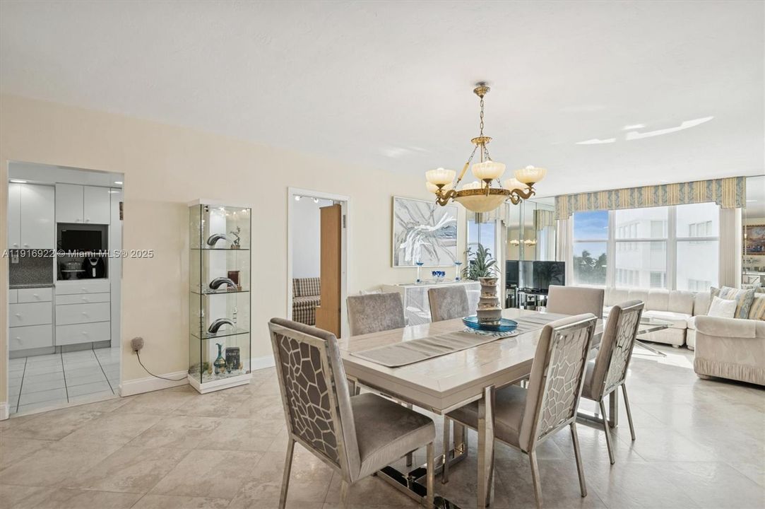 For Sale: $535,000 (2 beds, 2 baths, 1281 Square Feet)