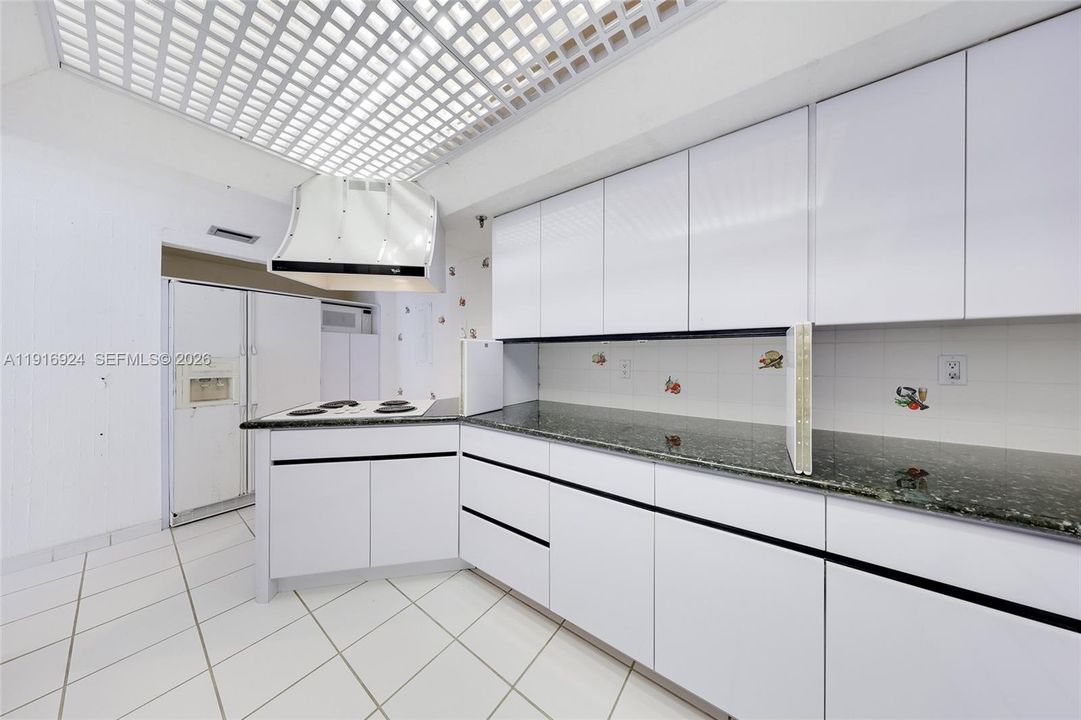 На продажу: $890,000 (3 спален, 3 ванн, 1624 Квадратных фут)