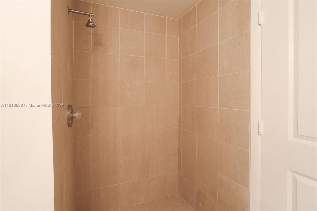 Под контрактом: $2,650 (1 спален, 1 ванн, 693 Квадратных фут)