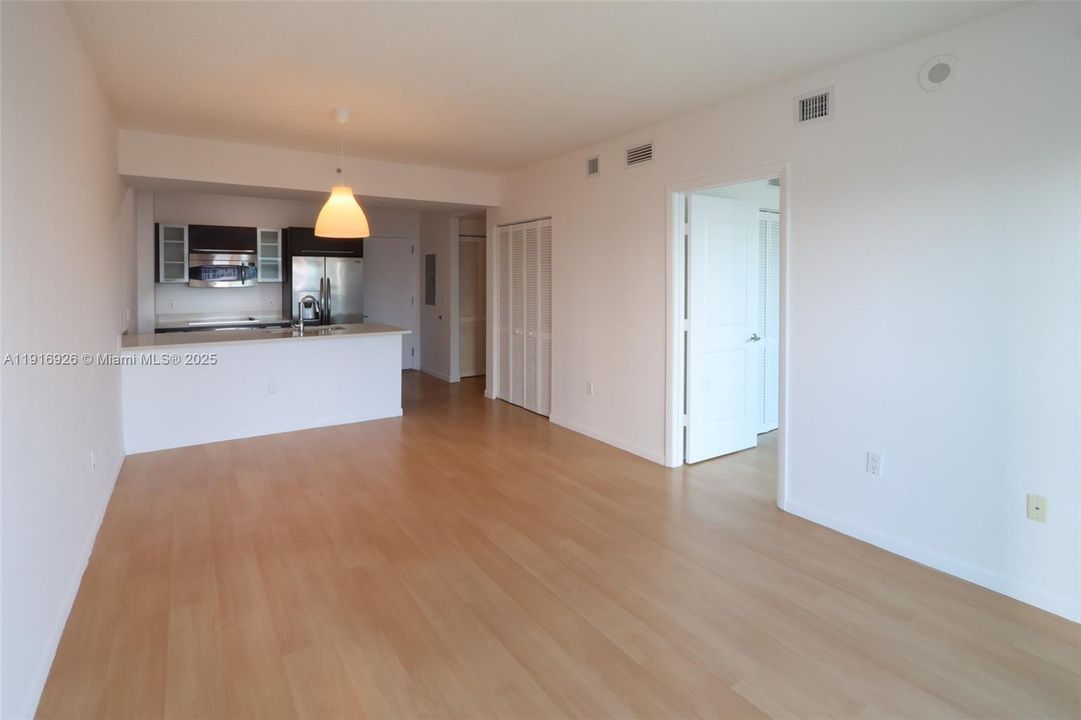 Под контрактом: $2,650 (1 спален, 1 ванн, 693 Квадратных фут)