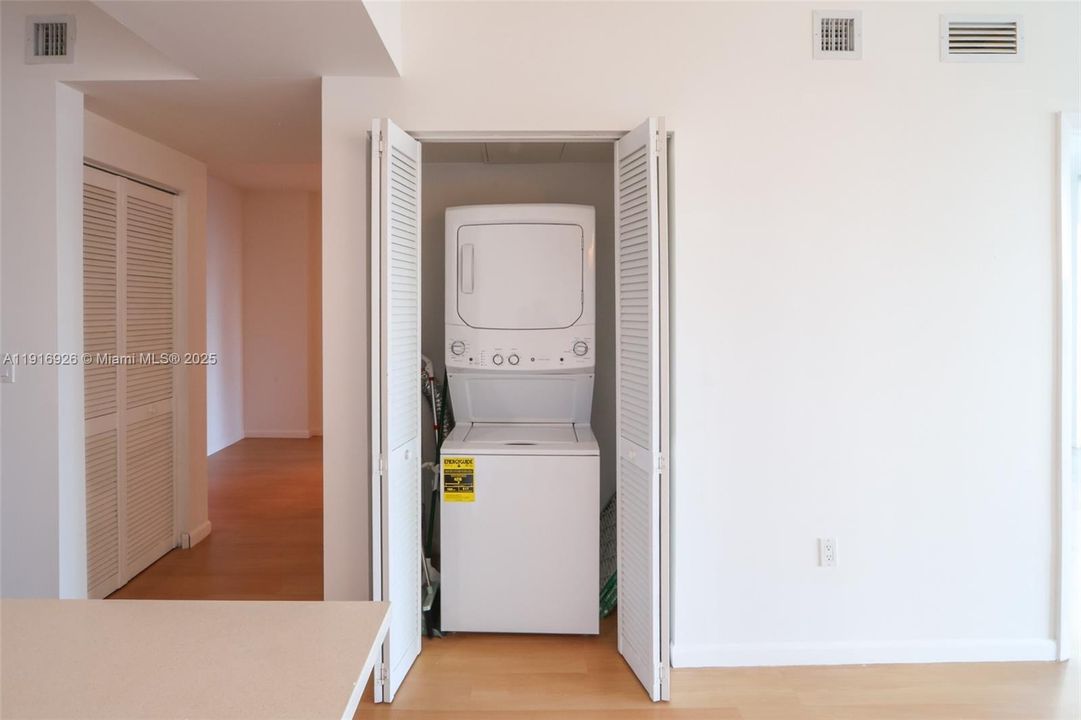 Под контрактом: $2,650 (1 спален, 1 ванн, 693 Квадратных фут)