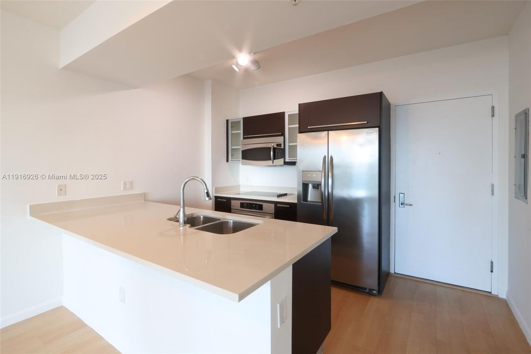 Под контрактом: $2,650 (1 спален, 1 ванн, 693 Квадратных фут)