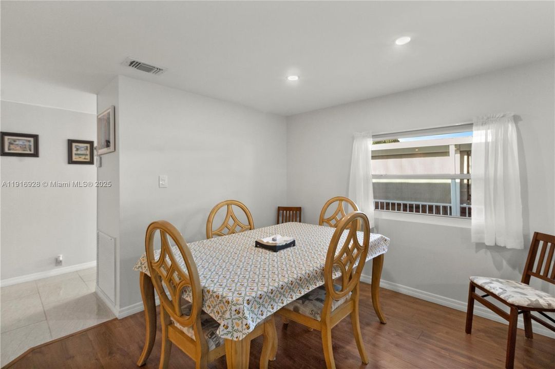 En Venta: $280,000 (3 camas, 2 baños, 1499 Pies cuadrados)