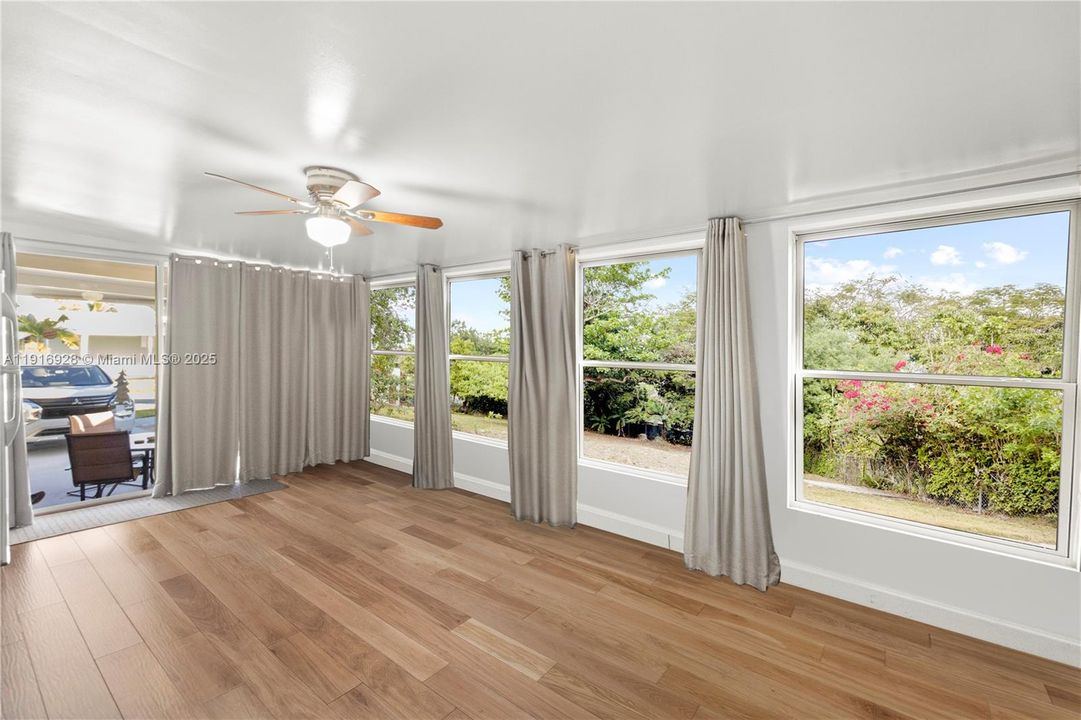 En Venta: $280,000 (3 camas, 2 baños, 1499 Pies cuadrados)